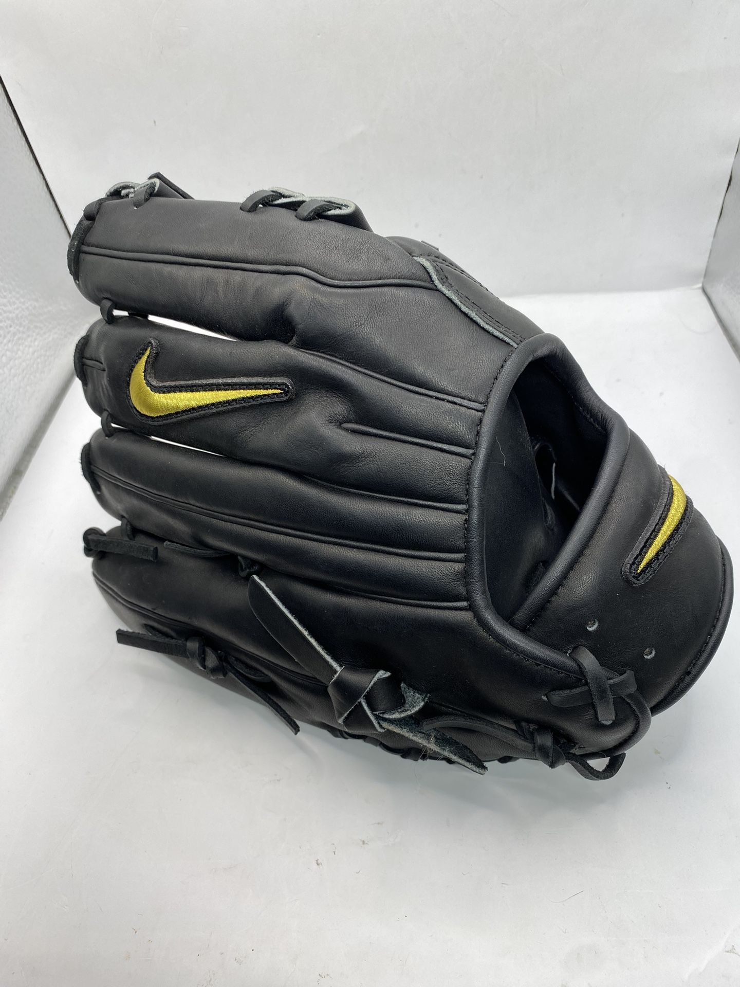 Nike Alpha Huarache Elite 11.25” Baseball Glove Infield Right Hand Throw