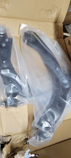 2005---2010 Chevy Cobalt, HHR/ Pontiac G5   front  lower control arms