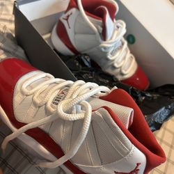 Jordan retro top 11 size 4