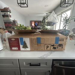 4.5’ Pre-lit Christmas Tree