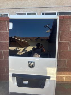 LEFT DRIVER SIDE REAR BACK DOOR 2017 RAM PROMASTER (WHITE) NO HINGES.