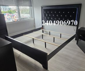 New box B4350 black king LED bed frame special