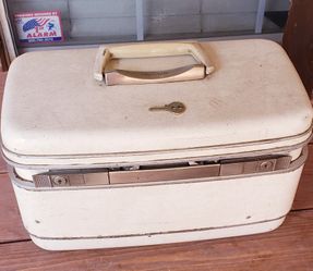 1950s MCM Samsonite Hard Shell Locking Makeup Case with Key 9in x 7.5in x 14in 