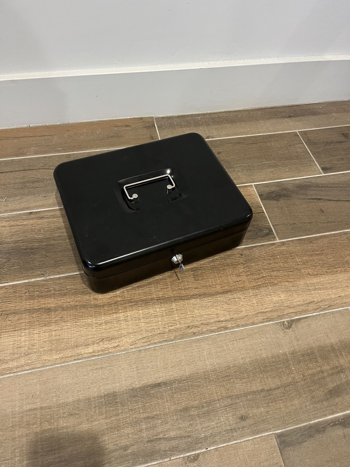 Cash Box For Retail Or Pop Up Shop Or Restaurant