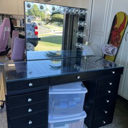 Makeup vanity table