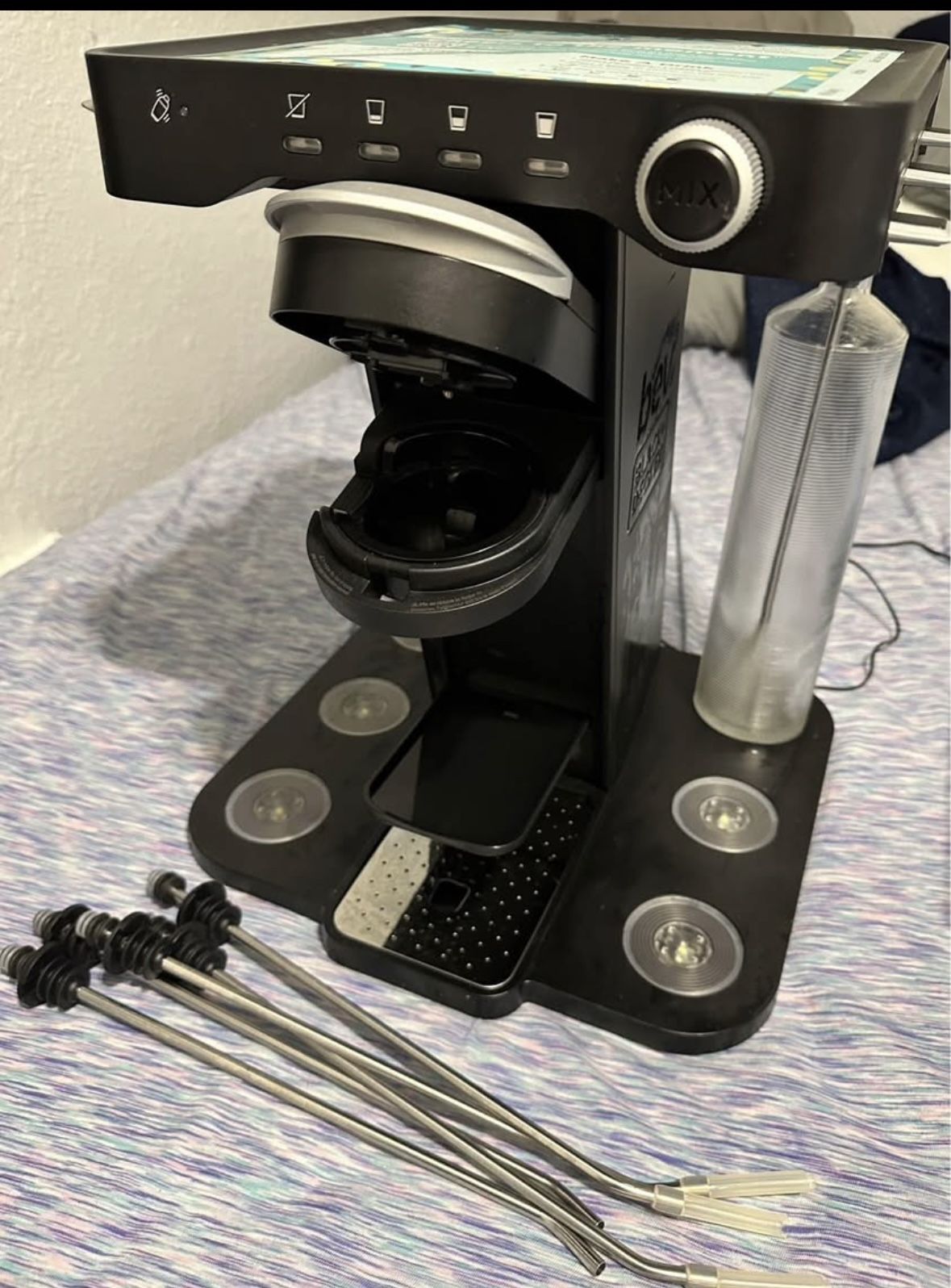 "Black and Decker" cocktail maker (Bartesian) with capsule storage holder