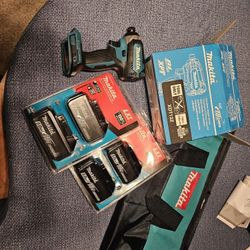 NEW Makita Impact Driver w/ 4 Batteries