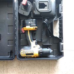 DEWALT CORDLESS DRILL { DC742 } NEW