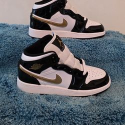 Jordan Retro 1 Mid SE