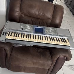 Used Yamaha PSR 1500 Vintage 49-Key Keyboard 49-Key