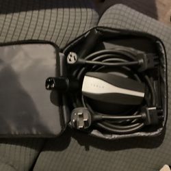 Tesla Mobile Charger-Like New>Exelent Condition+Adapter 110v -220v+Carrier Bag=ESPECiAL