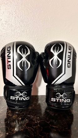 Sting boxing gloves