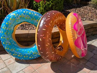 Set of 3 Inflatable Donut 32" Pool Floats