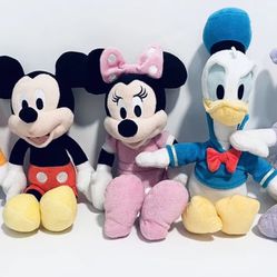 Disney Lot Of 5 Plush Characters. Goofy, Mickey, Minnie, Donald Duck, Daisy
