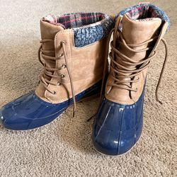 JustFab Size 9 Navy Duck Boots