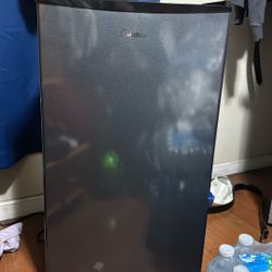 Midea Small Fridges 