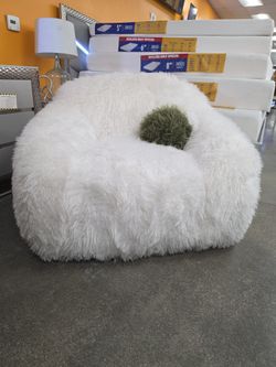 🥊 Accent Chair, Darwen Contemporary, White Faux Fur, Swivel Chair, New in the Box.