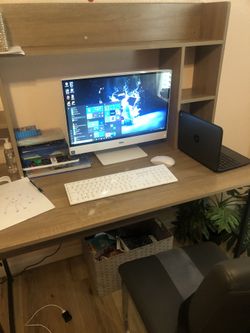 Touchscreen computer with wireless mouse brand new condition 22 inch