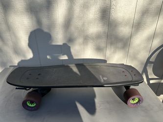 Boosted skateboard (no remote or charger) turns on,working condition