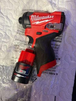 Miwlaukee M12 FUEL 12V Lithium-Ion Brushless Cordless 1/4 in. Hex Impact Driver with 2.0 Battery