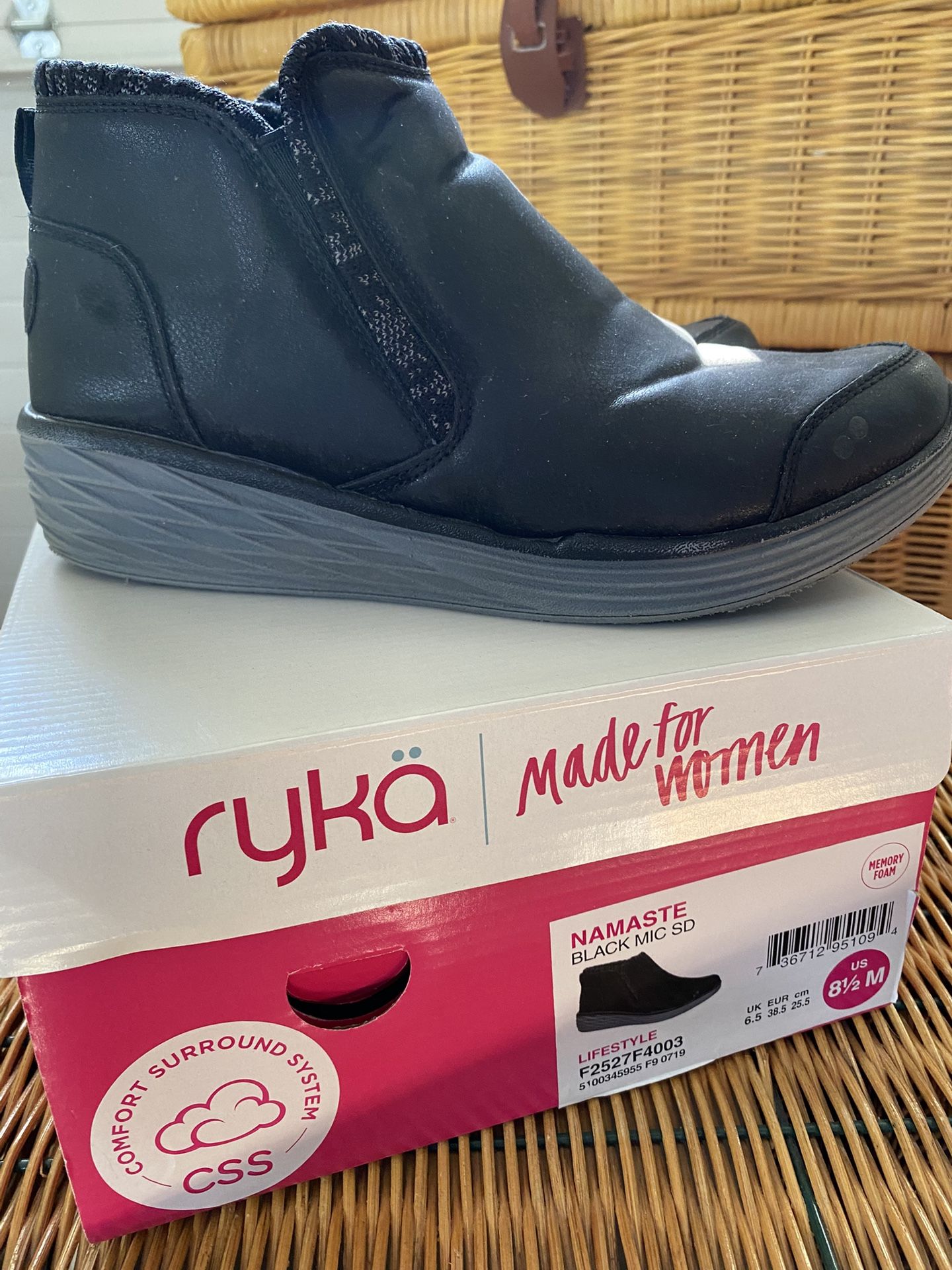 Ryka Women’s Boots Size 8.5