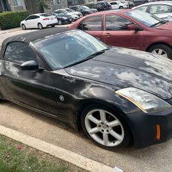 Nissan Comvertible. 2004.  6 Cilinders 