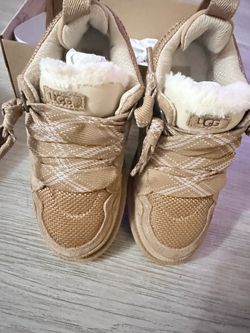 Ugg Lowmel sneakers Kid’s size 2