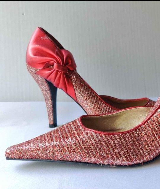 Women's Shoes Size 7.5 New Condition