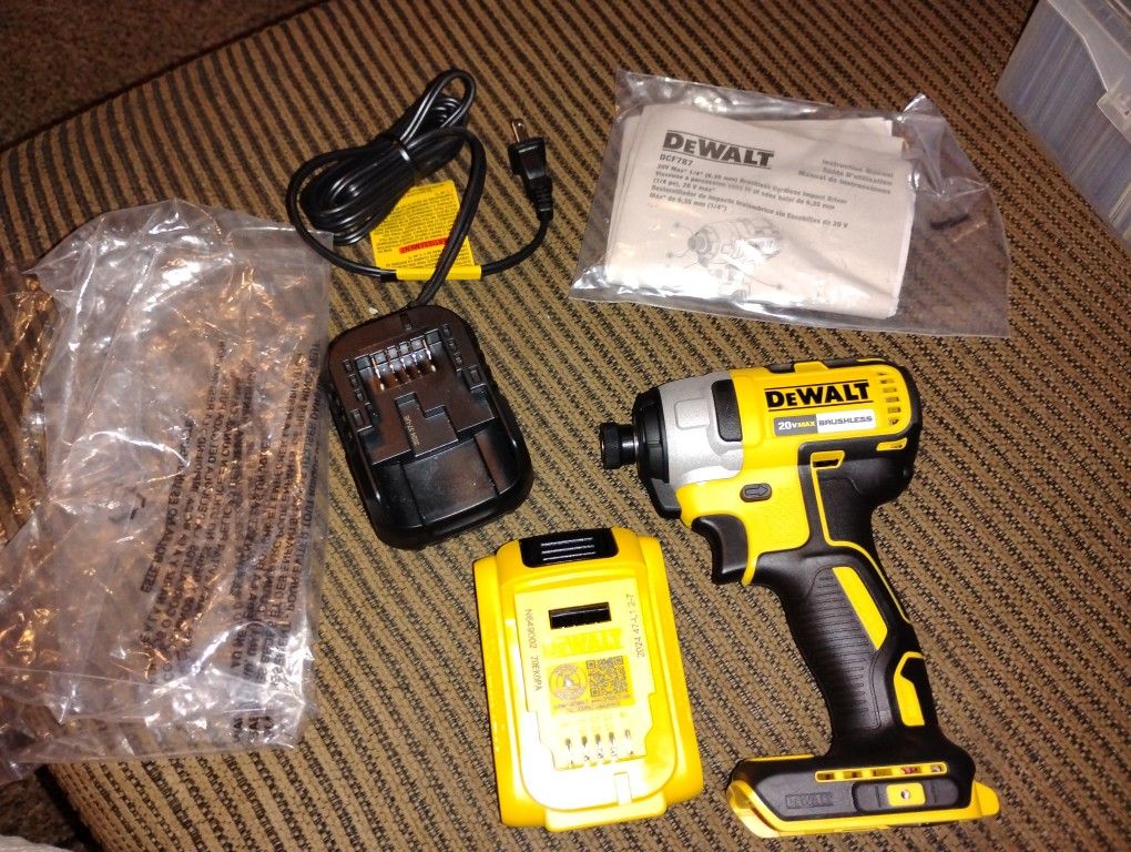 DeWalt 20V MAX Impact Drill Set