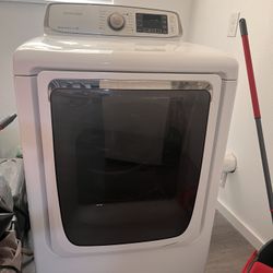 Electric Samsung dryer 