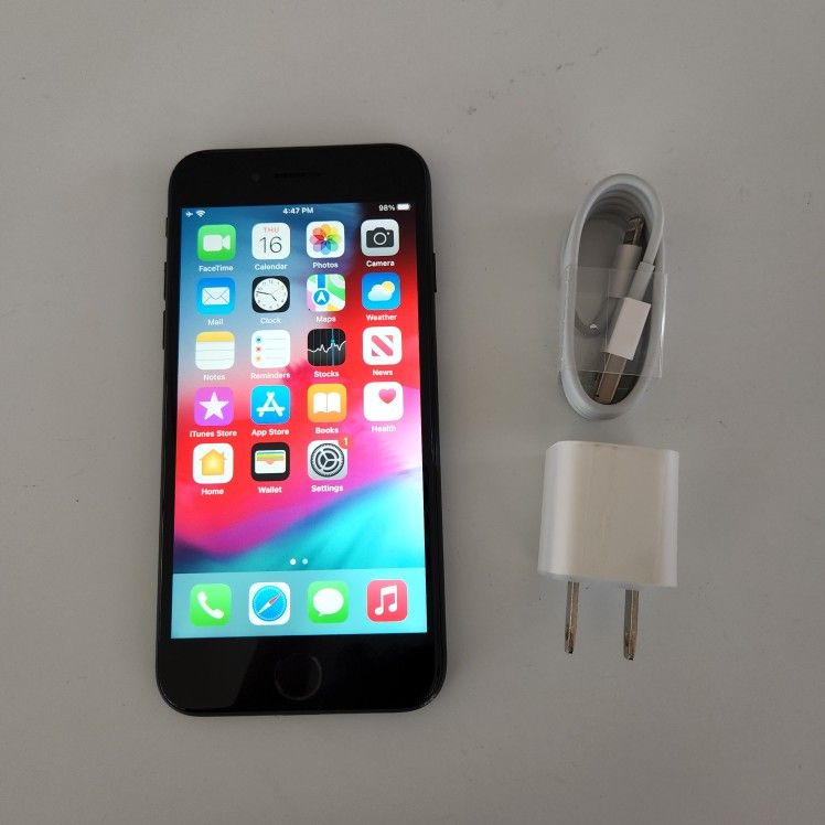 iPhone 7 - UNLOCKED - Like New