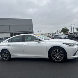 2021 LEXUS ES 300h $29.995
