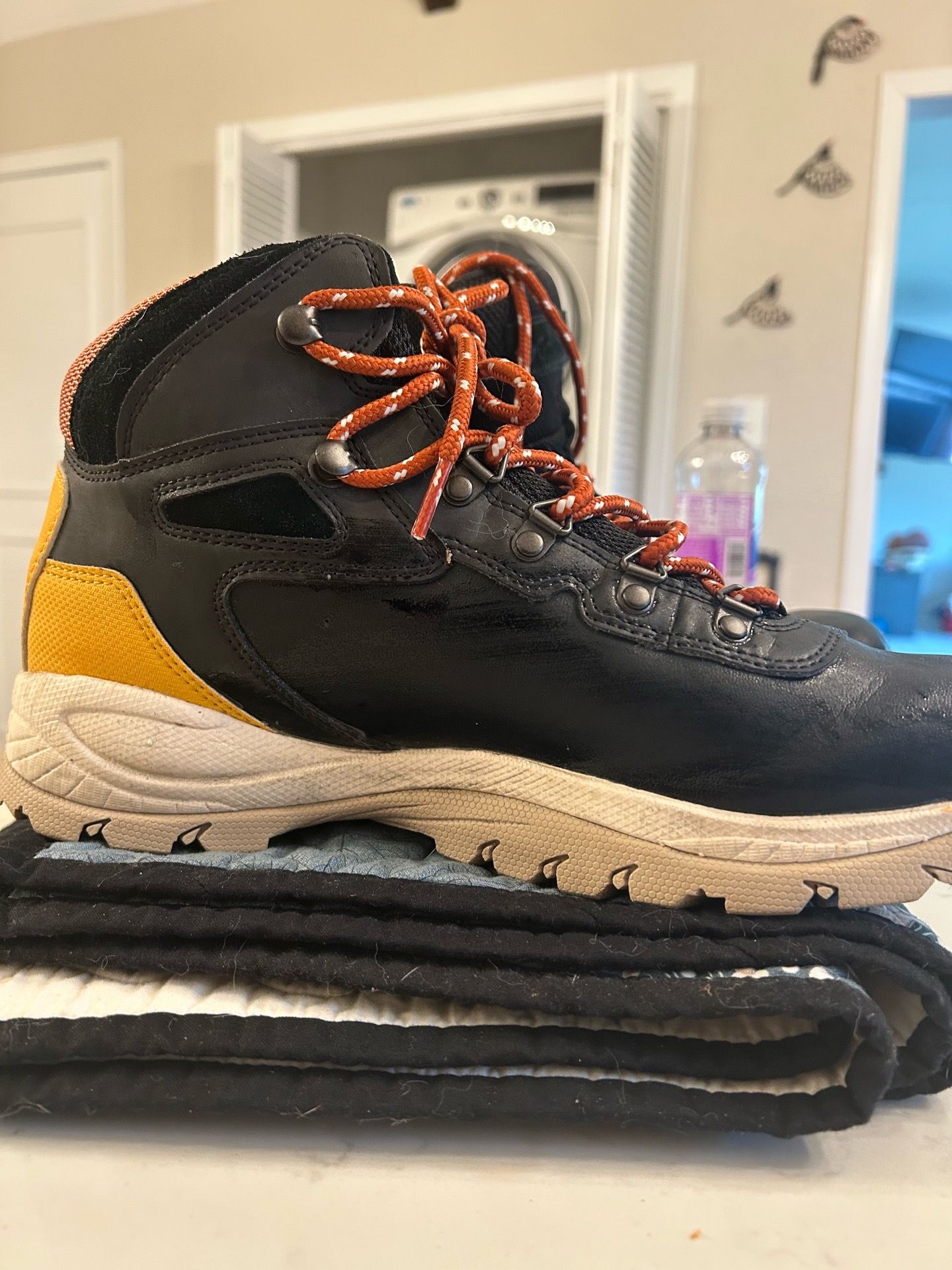 Women’s Columbia Hiking Boots Size 10.5