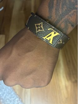 Lv braclet