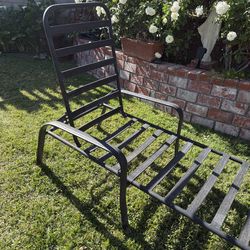Black metal lounge chair
