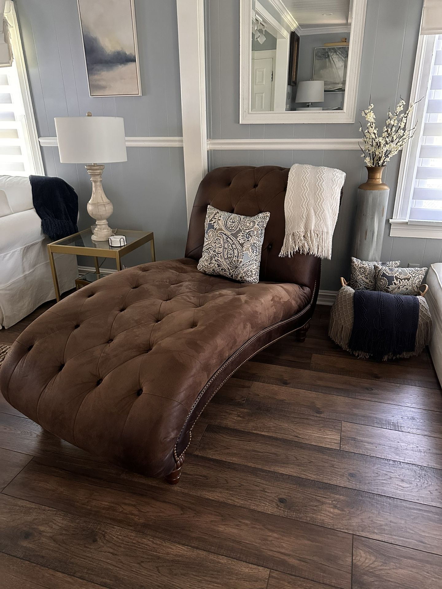 Leather chaise Lounge