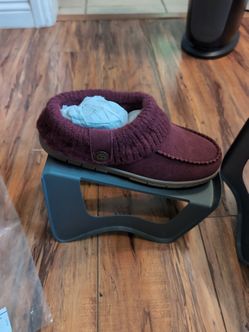 SLIPPERS- BRAND NEW-SIZE 7 WOMEN'S