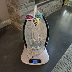 4moms mamaRoo swing