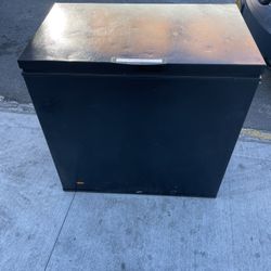 Freezer De 28” Frigidaire 