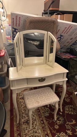 Girls’ Vanity