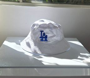 LA White bucket hat