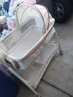 Graco Soothing Bassinet vibrating 