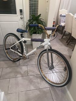 Throne wheelie bike 29 in- the goon modelo