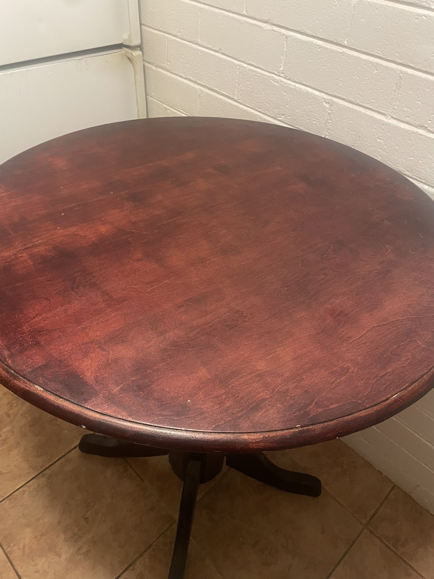 Table And Chairs Set In Good Condition No Major Damage Or Scratches Asking 100 Or Best Offer