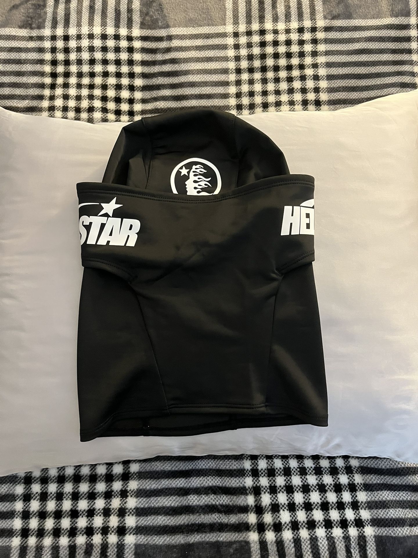 Hellstar Authentic Ski Mask Balaclava NFC Scan ( Price is NEGOTIABLE)