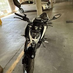 2025 CF MOTO 300 Nk Deportiva