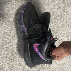 Kyrie Irving basketball shoes 