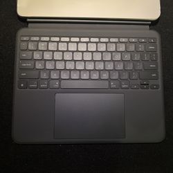 Logitech Keyboard iPad Pro 13”