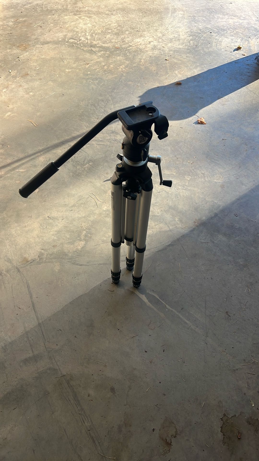 ITE T30 Heavy Duty Video Tripod with Head -Extendable Legs & Neck