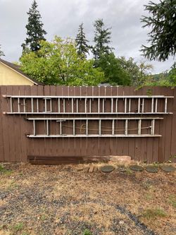 Aluminum extension ladders